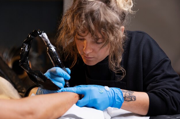 Czy usuwanie tatuażu jest bolesne? Mit czy prawda?